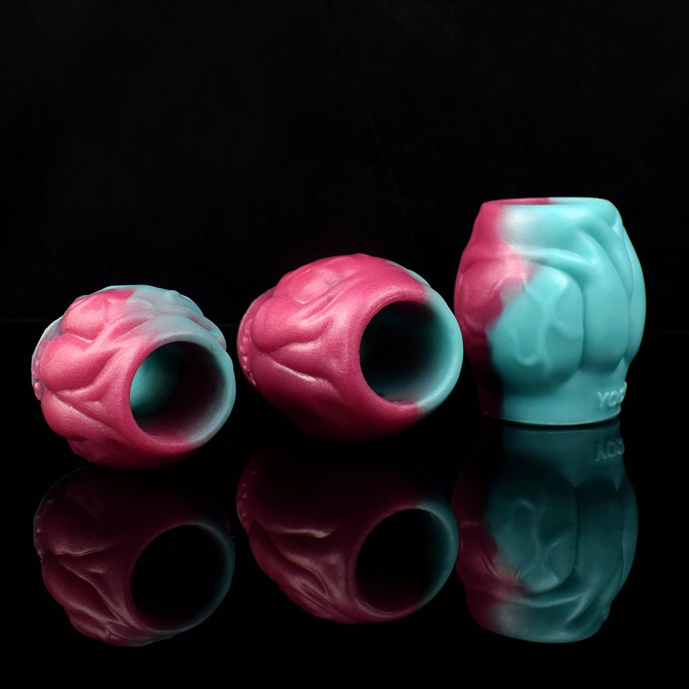 Drei Penis-Sleeve Extender von vorne mit offener Ringöffnung, rosa/türkis