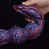 Alien Dildo gebogen, lila-blau mit ovalen Noppen; elastischer Ringband-Detail.