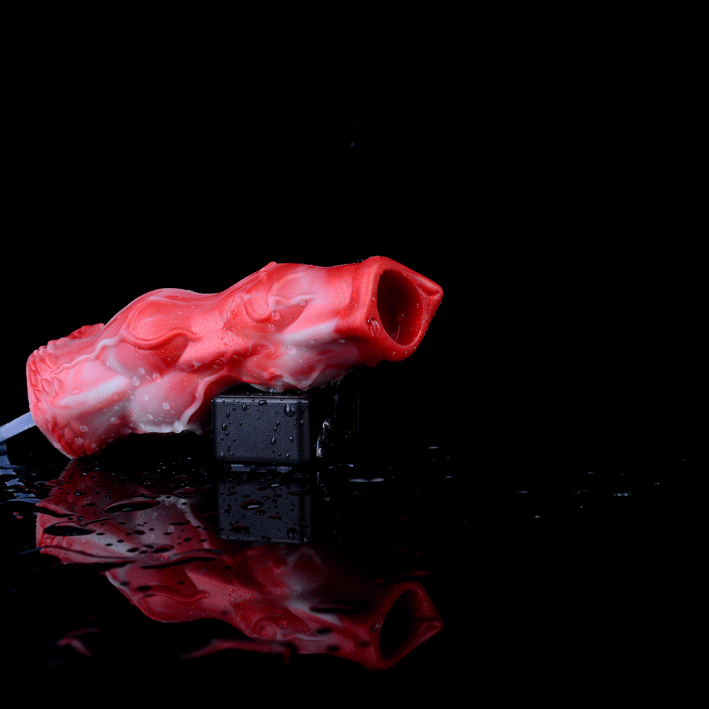 Red/white knot sheath extender with open end over reflective puddle