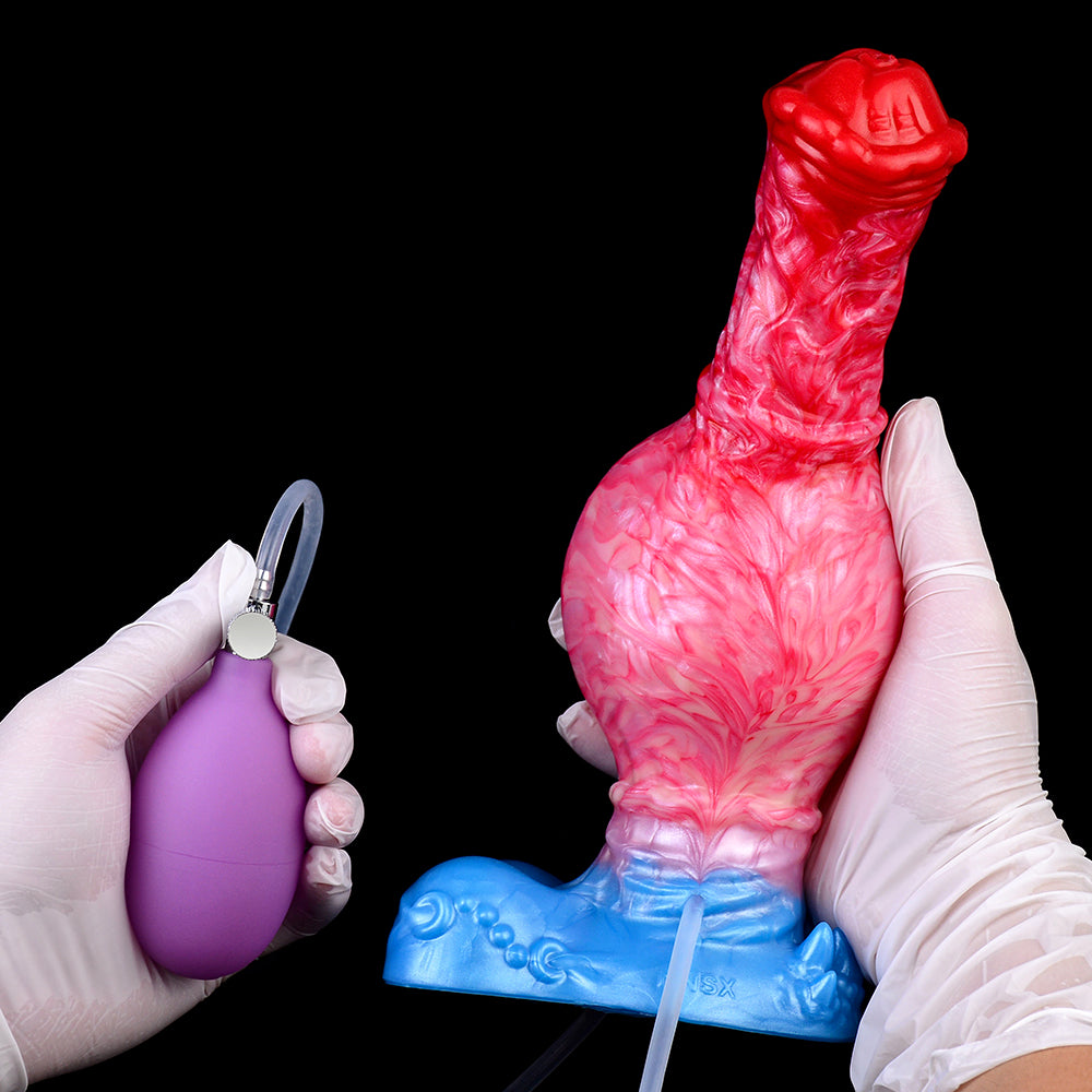 Pferde-Dildo mit rotem Kopf, rosafarbenem Körper und blauer Basis; lila Pumpe sichtbar