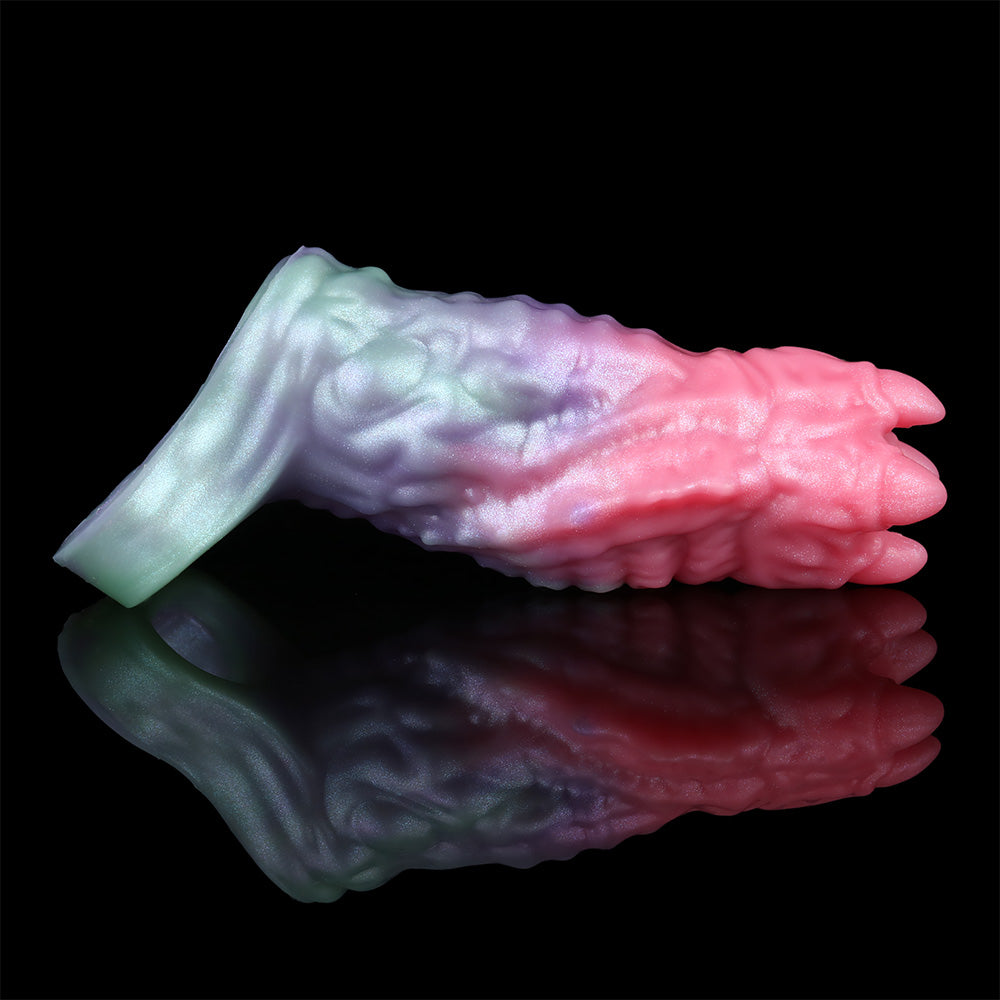 Dragon Cock Sleeve Extender, Handrücken-Perspektive, mintgrüner Ärmel und rosa Spitze