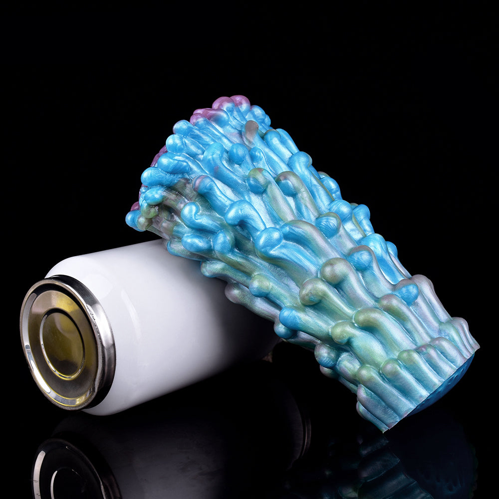 Masturbator mit Alien-Textur in Blau, violetten und grünen Akzenten