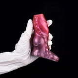 Oktopus-Penis-Sleeve, rosa, mit Handschuhen gehalten, glatte Tentakeloberfläche