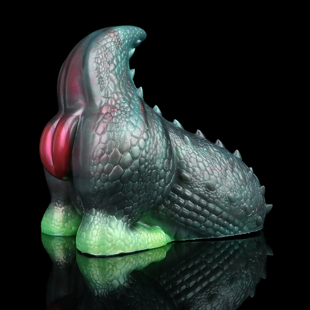Schrägansicht Fantasy-Masturbator, schuppenoptik grau-blau, grüner Sockel, rosa Knubbel