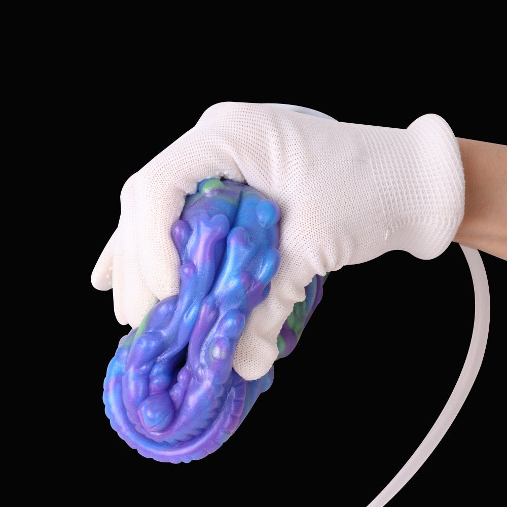 Bunter Masturbator-Stroker mit Handschuh und transparentem Schlauch, seitliche Ansicht