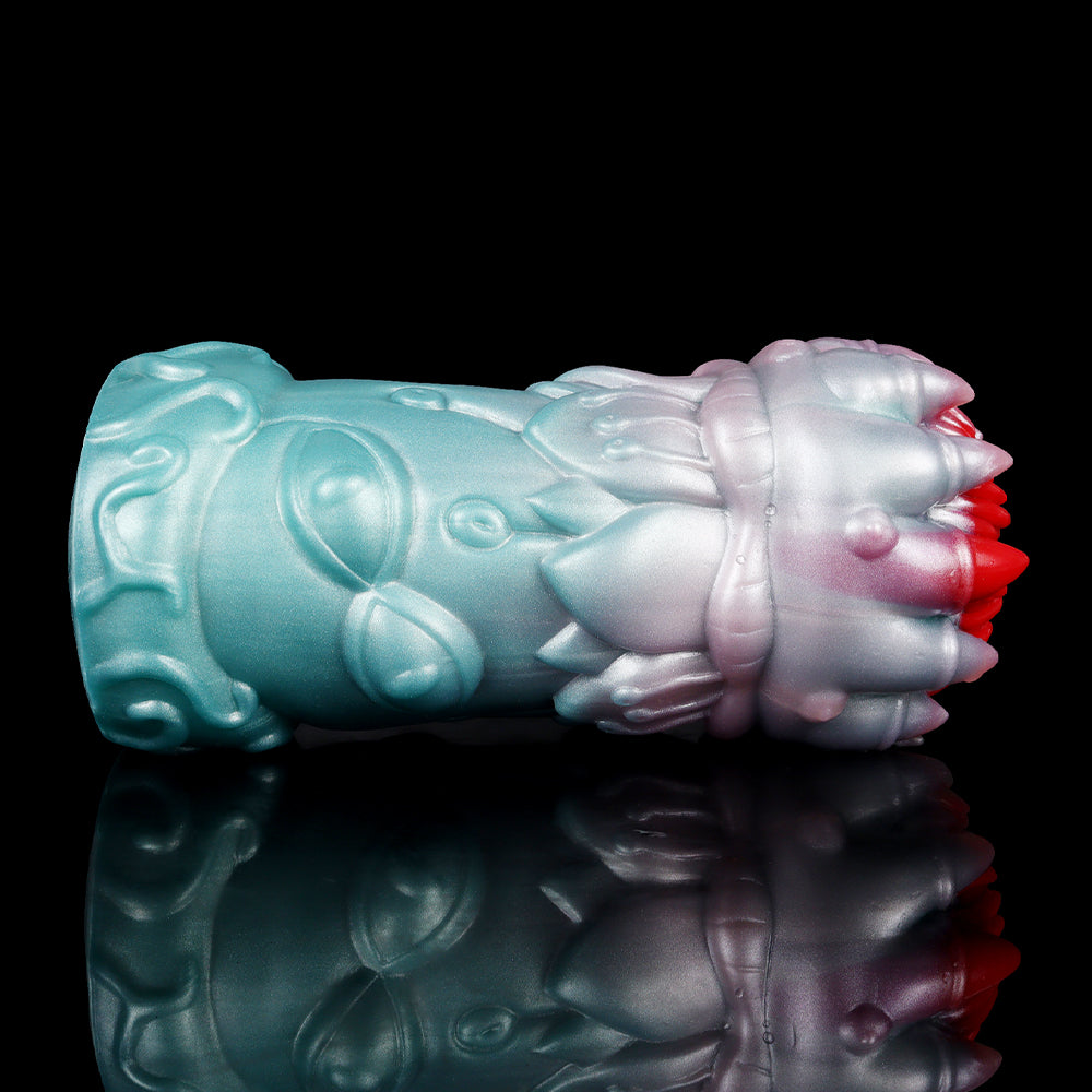 Fleshlight Seitenansicht: türkis/silberner Körper, rote Innenöffnung