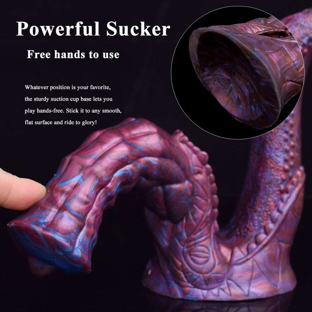 Tentakel-Buttplug Dildo mit Saugnapf unten, handgehalten, detallierte Oberfläche
