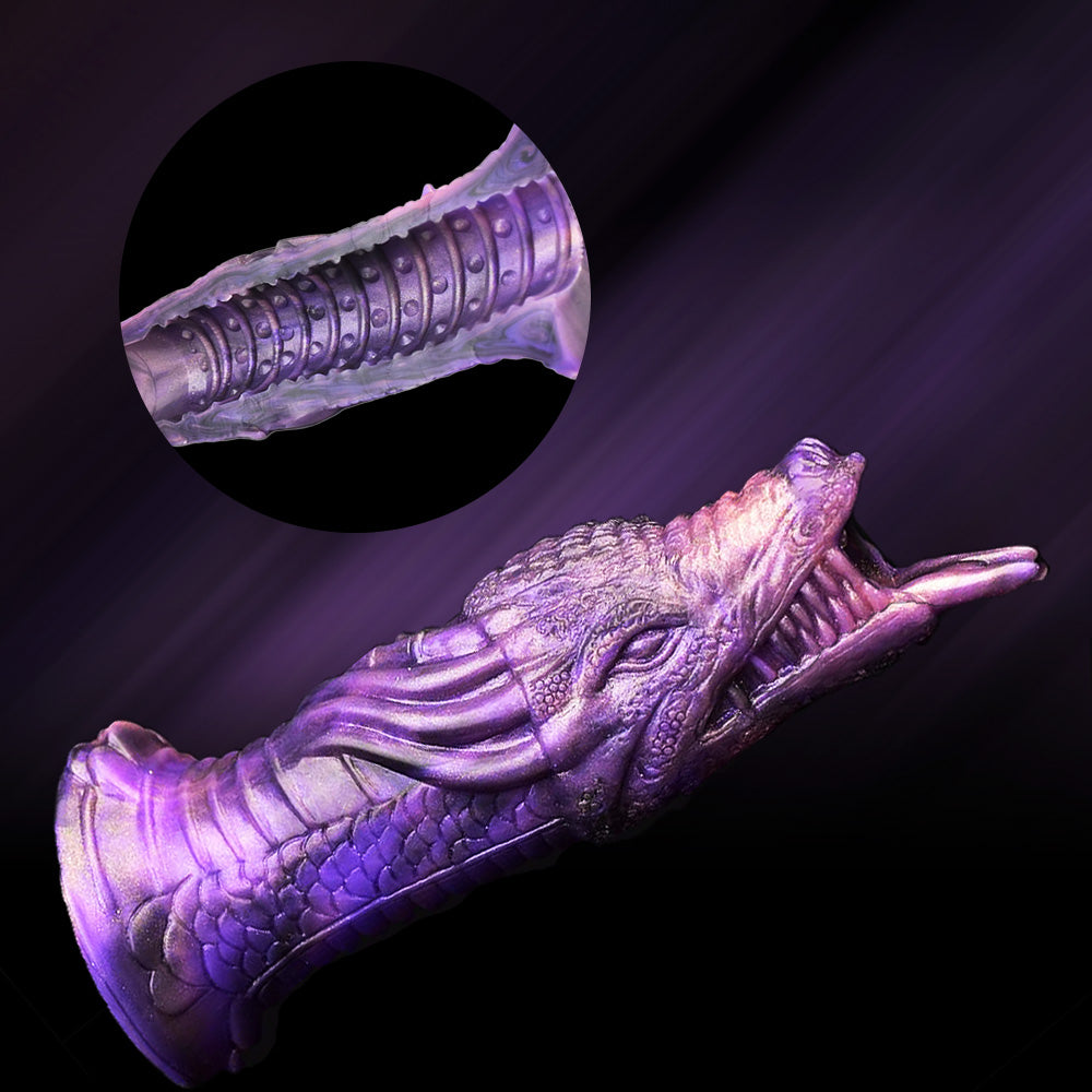 Purple Dragon Fantasy-Sheath, seitliche Ansicht mit schuppenförmigem Körper und Öffnung