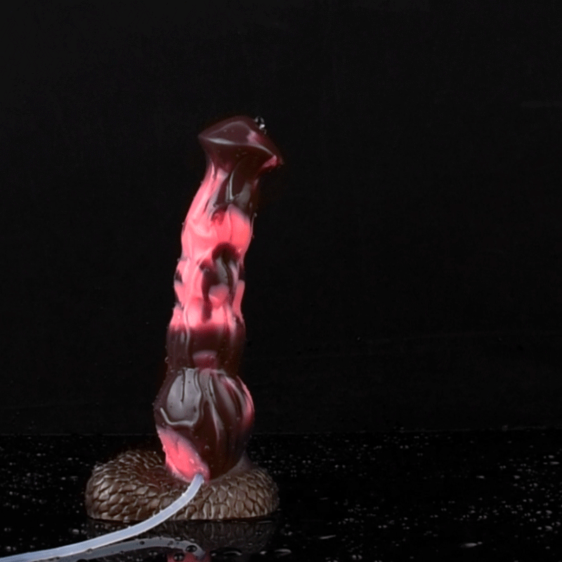Pferde-Dildo seitlich, rot-schwarzer Körper, brauner Sockel, Schlauch sichtbar