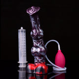 Stehender lila Squirting-Dildo mit Messzylinder, Spritze und roter Pumpe mit Schlauch