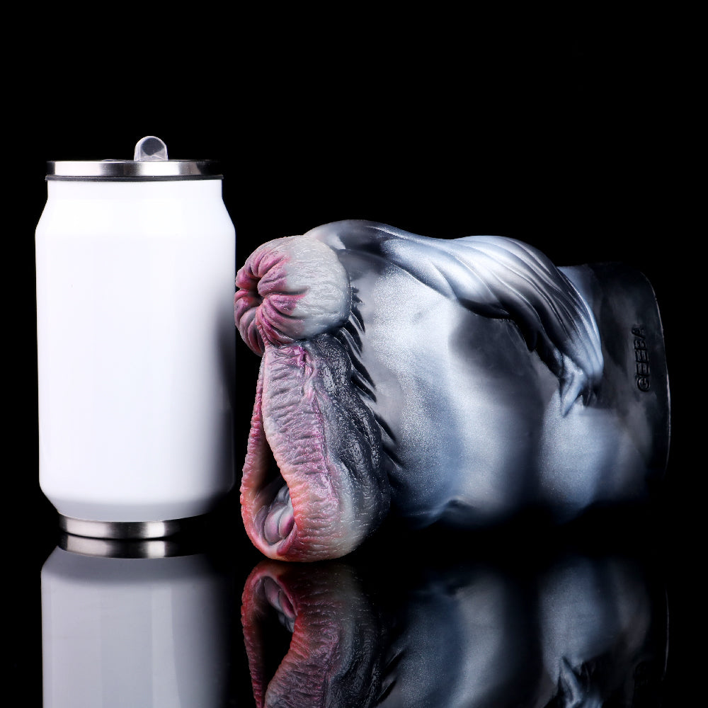 Zwei-Loch Zebra-Masturbator neben silbernem Behälter, silbergrau mit pinken Details