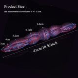 Dildo-Abmessungen: 43 cm Länge, 6,1 cm Breite, 6,8 cm Kopf; lila-blau Textur.