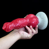 Erebus Hundedildo mit Knoten, Hand hält das Teil seitlich mit breitem Sockel