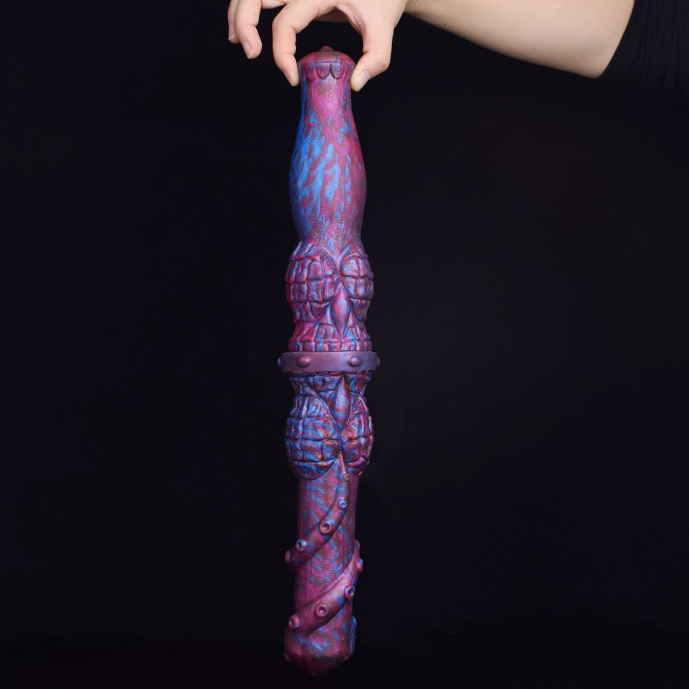 ICARIA dildo doble extremo, vista completa vertical, relieve de escamas y anillos, morado-azul